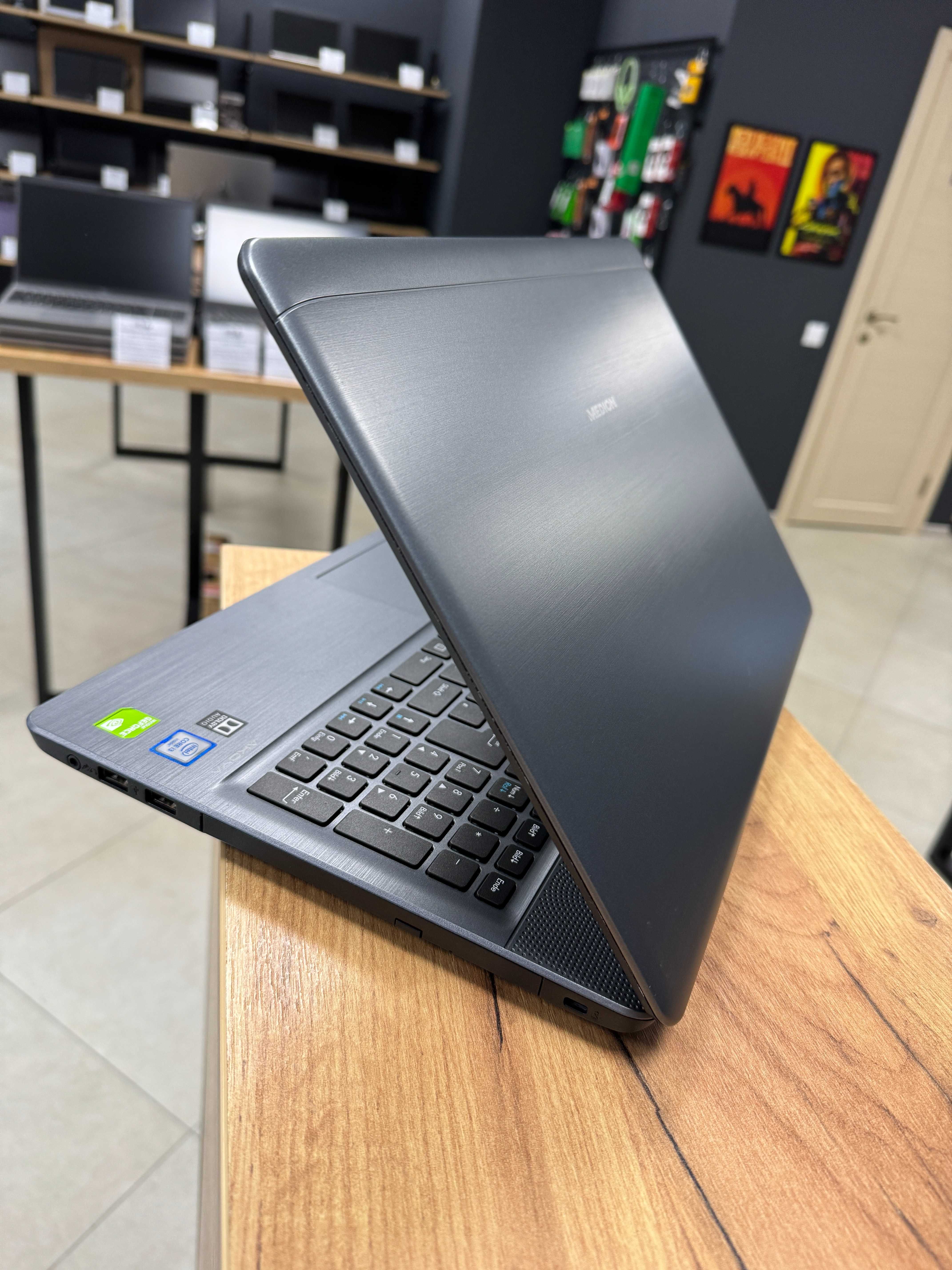 Ігровий Medion Akoya - i3 6100U/NVIDIA 930M/8 GB/SSD + 1 TB HDD/FHD