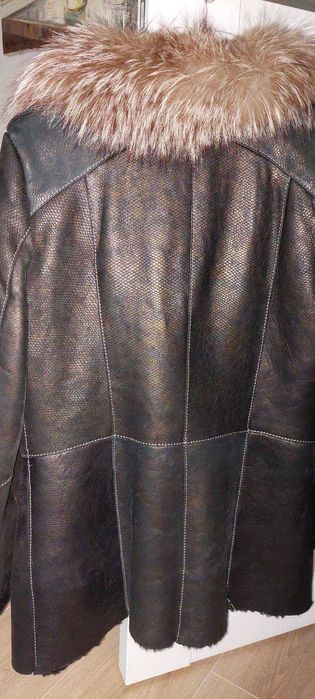 Продам жіночу дублянку натуральне хутро розмір 46. Стан нової речі.