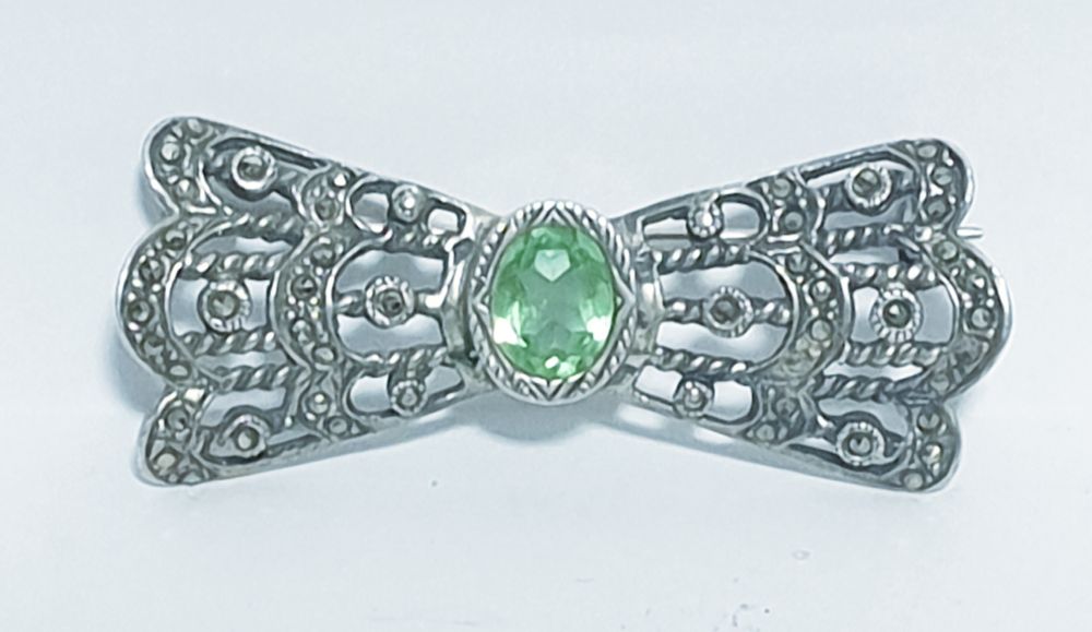 Lindissima antiga pregadeira em prata portuguesa com pedras preciosas