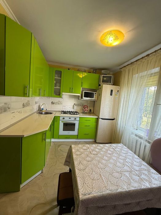 Продаж квартири в Узині центр