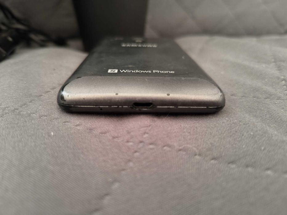 Samsung Omnia M 4' cale Windows Phone 7.8, 5MP WiFi Bluetooth