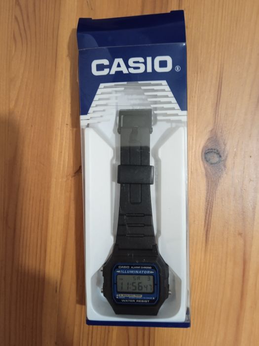 Zegarek Casio iluminator