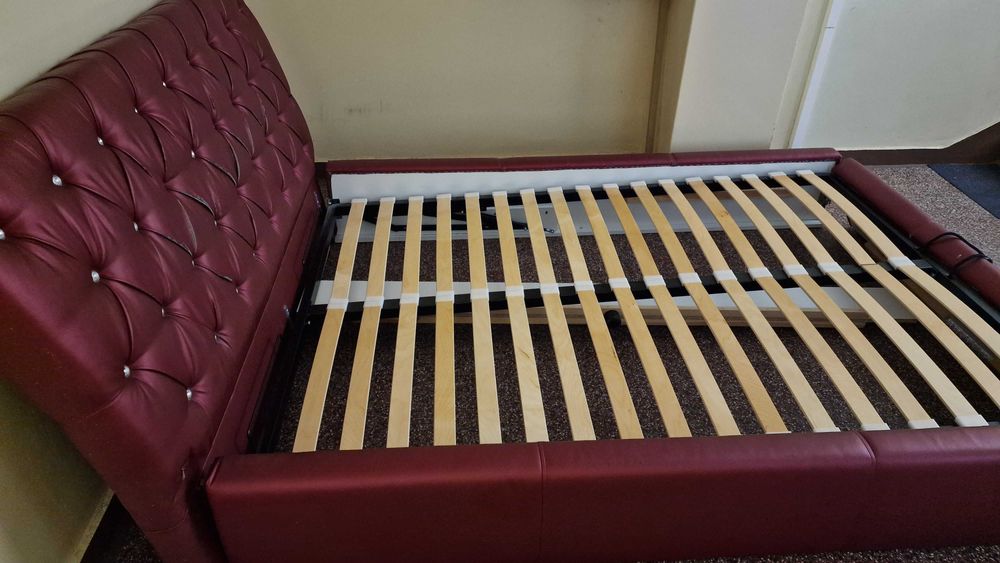 Łóżko 140x200cm + podnoszony stelaż ze schowkiem