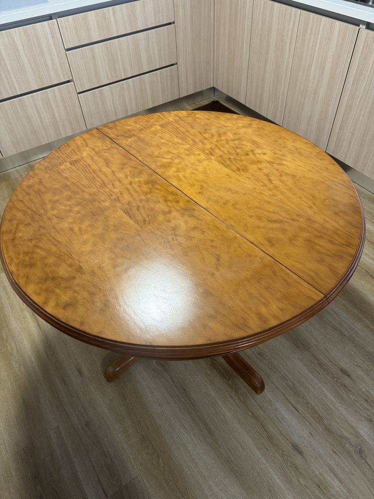 Mesa de jantar com cadeiras