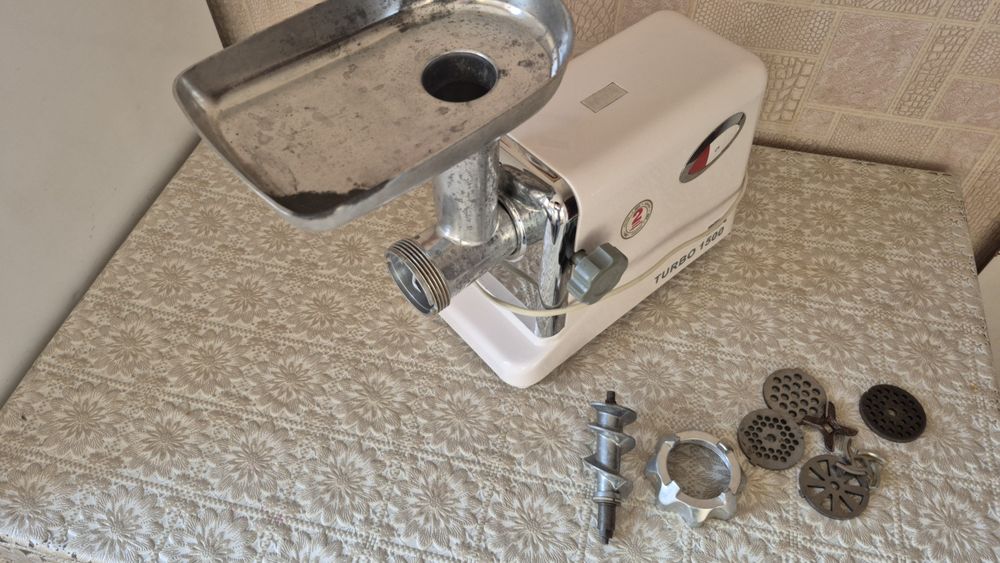 М'ясорубка електрична Turbo 1500
