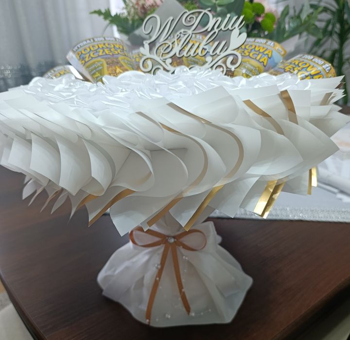 Bukiety ze zdrapkami  na ślub urodziny słodyczami