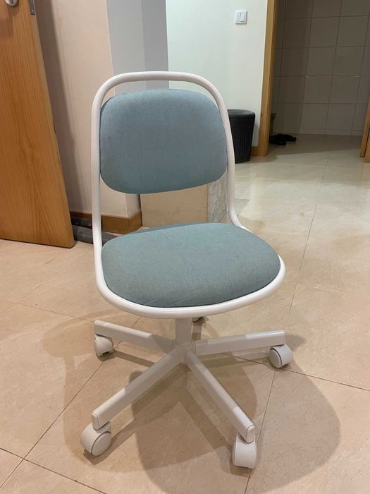 Cadeira escolar IKEA – azul, em bom estado
