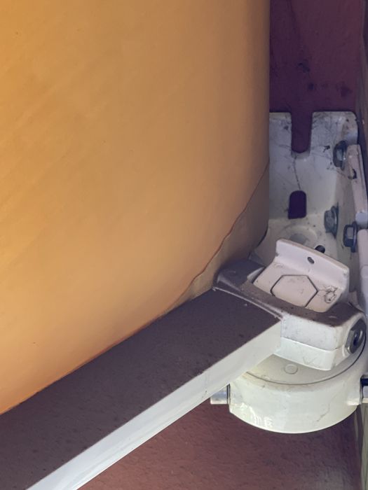 Toldo amarelo compacto