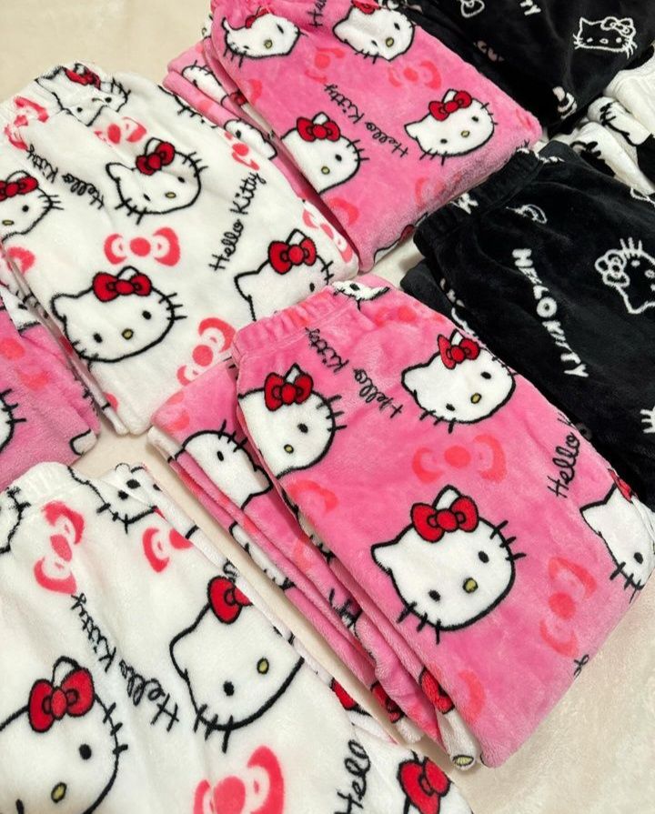 Трендові штани Hello Kitty універсальні.
Трендові штани Hello Kitty ун