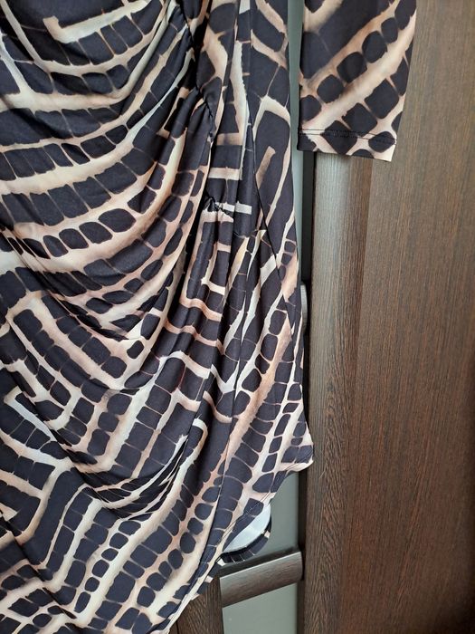 Sukienka , dół  sukienki po skosie