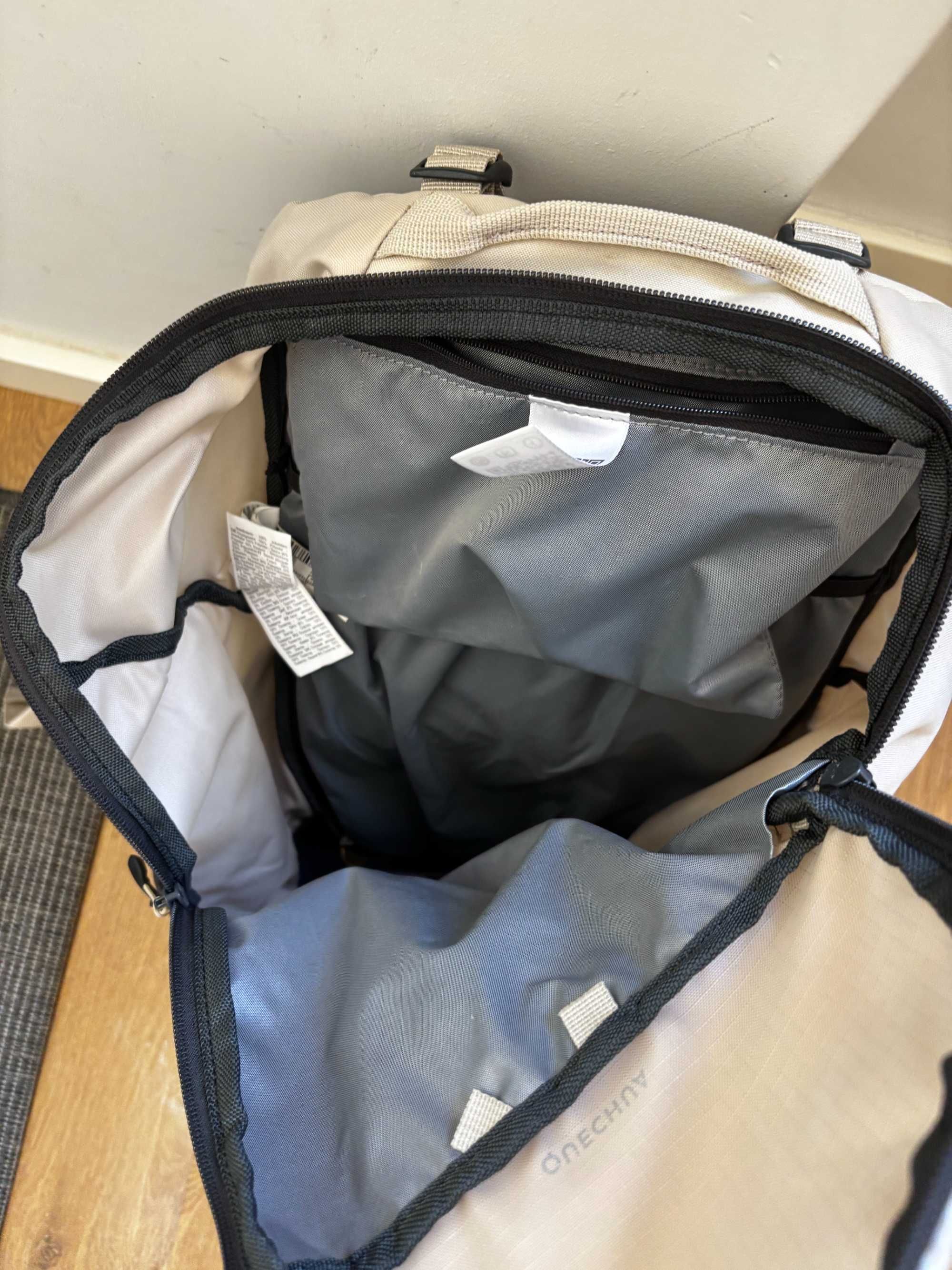 Mochila Quechua Light 20L Cinza – Ideal para Caminhadas