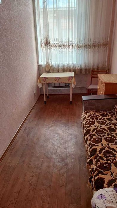 Продам гостинку в центре города рядом с площадью Небесной Сотни.