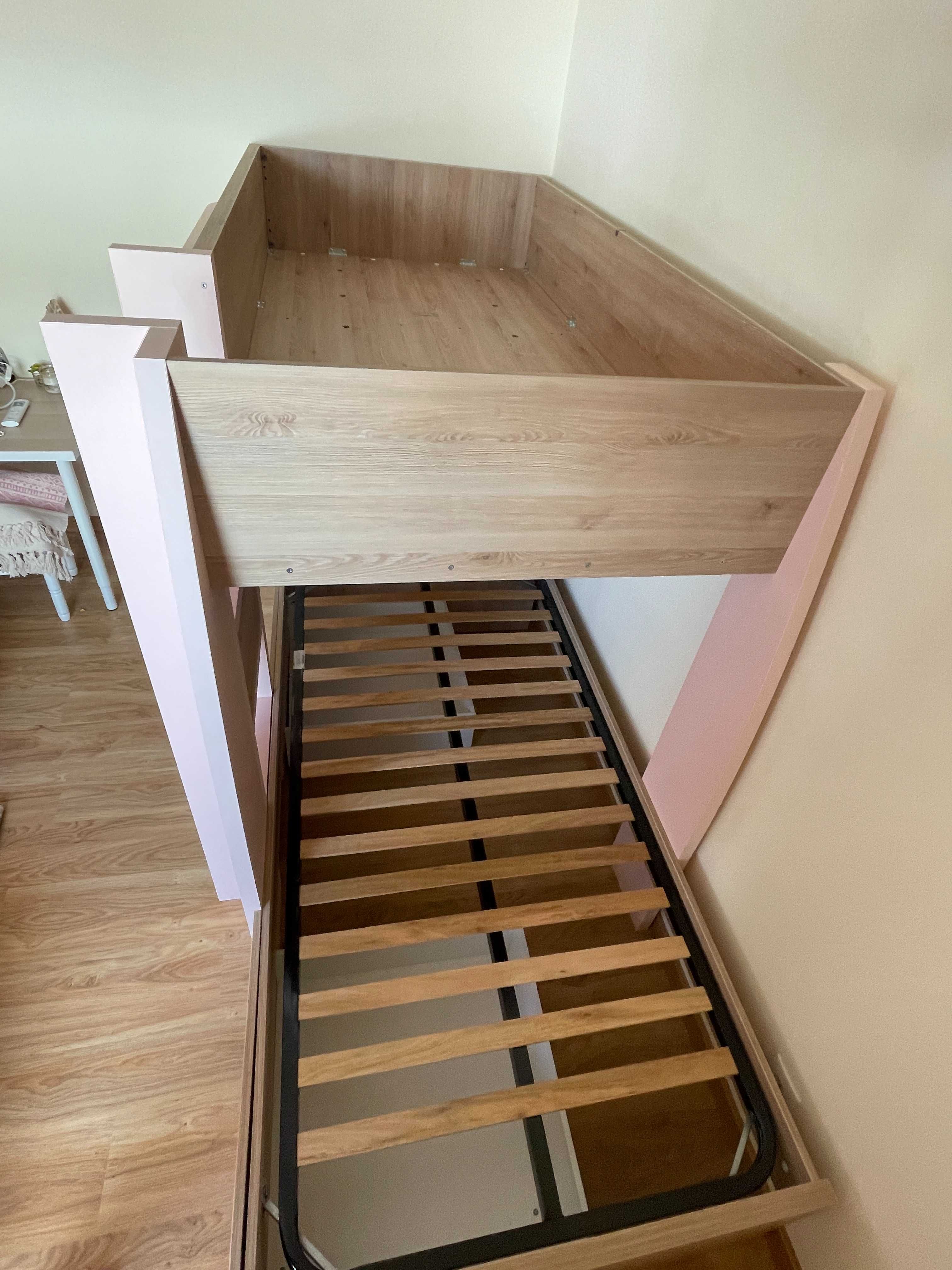 Beliche (2 camas, bunk bed) com colchões, gavetas e arrumação