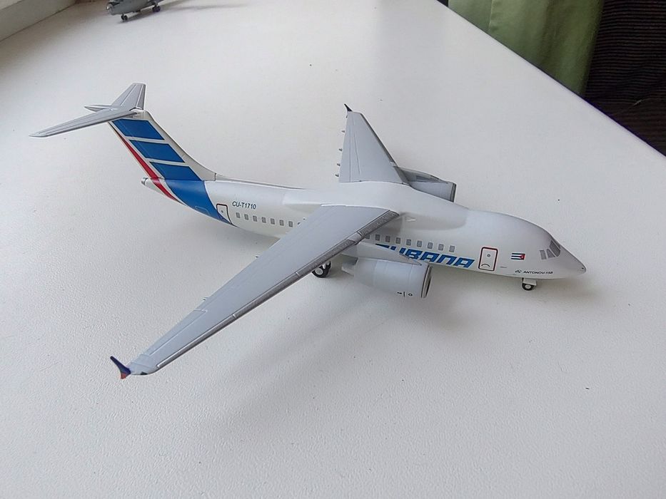 Модель літака, модель самолета Антонов, Herpa/КУМ, масштаб 1:200