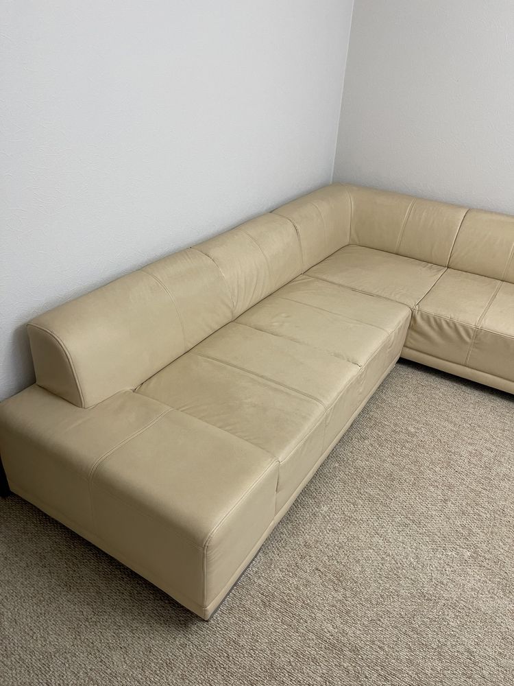 Продам кутовий шкіряний диван