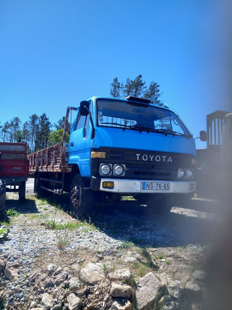 Toyota 153 mil km, cabine larga