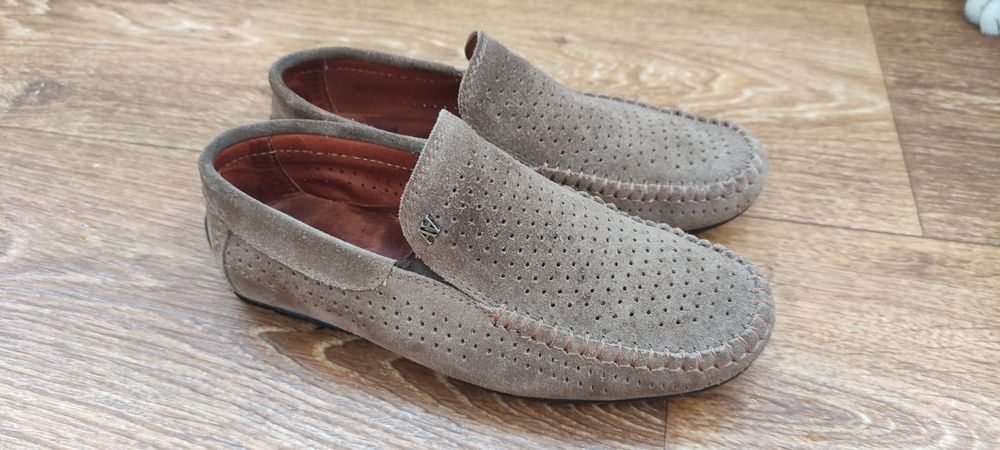 Продам туфли на мальчика