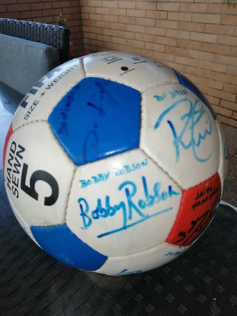 Relíquia Bola Assinada FC Porto-Sir Bobby Robson