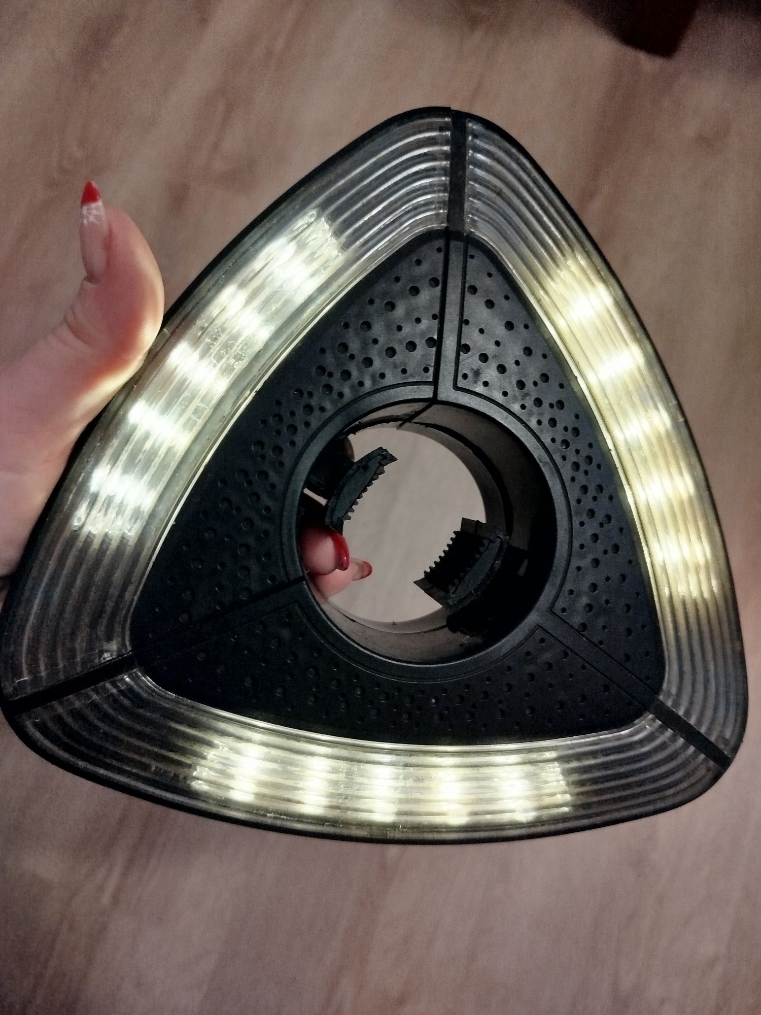 Trójkątna lampa LED do parasola ogrodowego