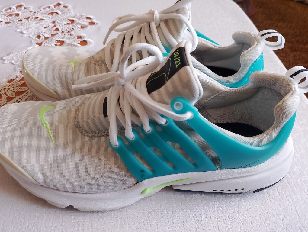 Buty sportowe sneakersy Nike presto rozmiar 42,5 wkładka 28