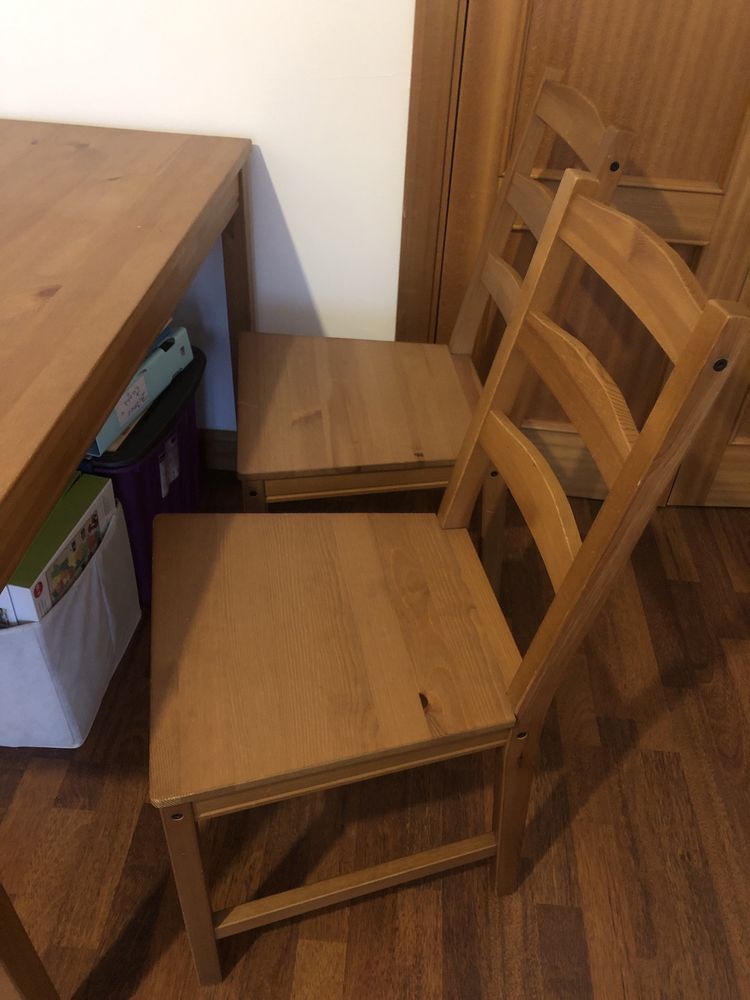 Mesa e cadeiras IKEA