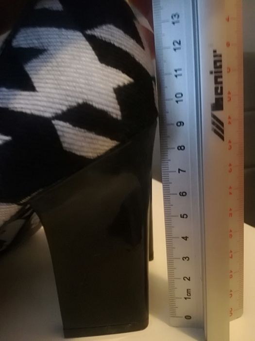 NINE WEST 8. 5 / 39.5