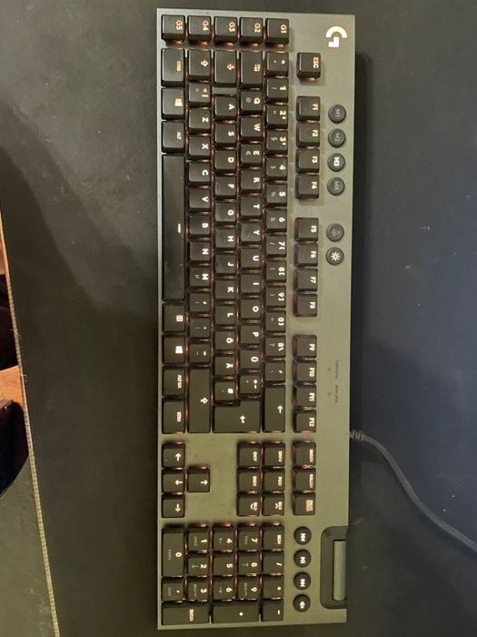 Компютер игровой! В комплекте стол и стул!