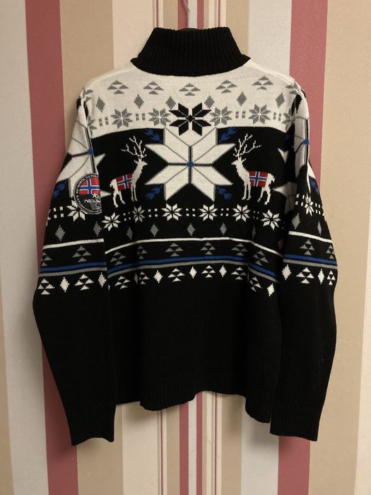 Мужской свитер в скандинавском стиле на Новый год.