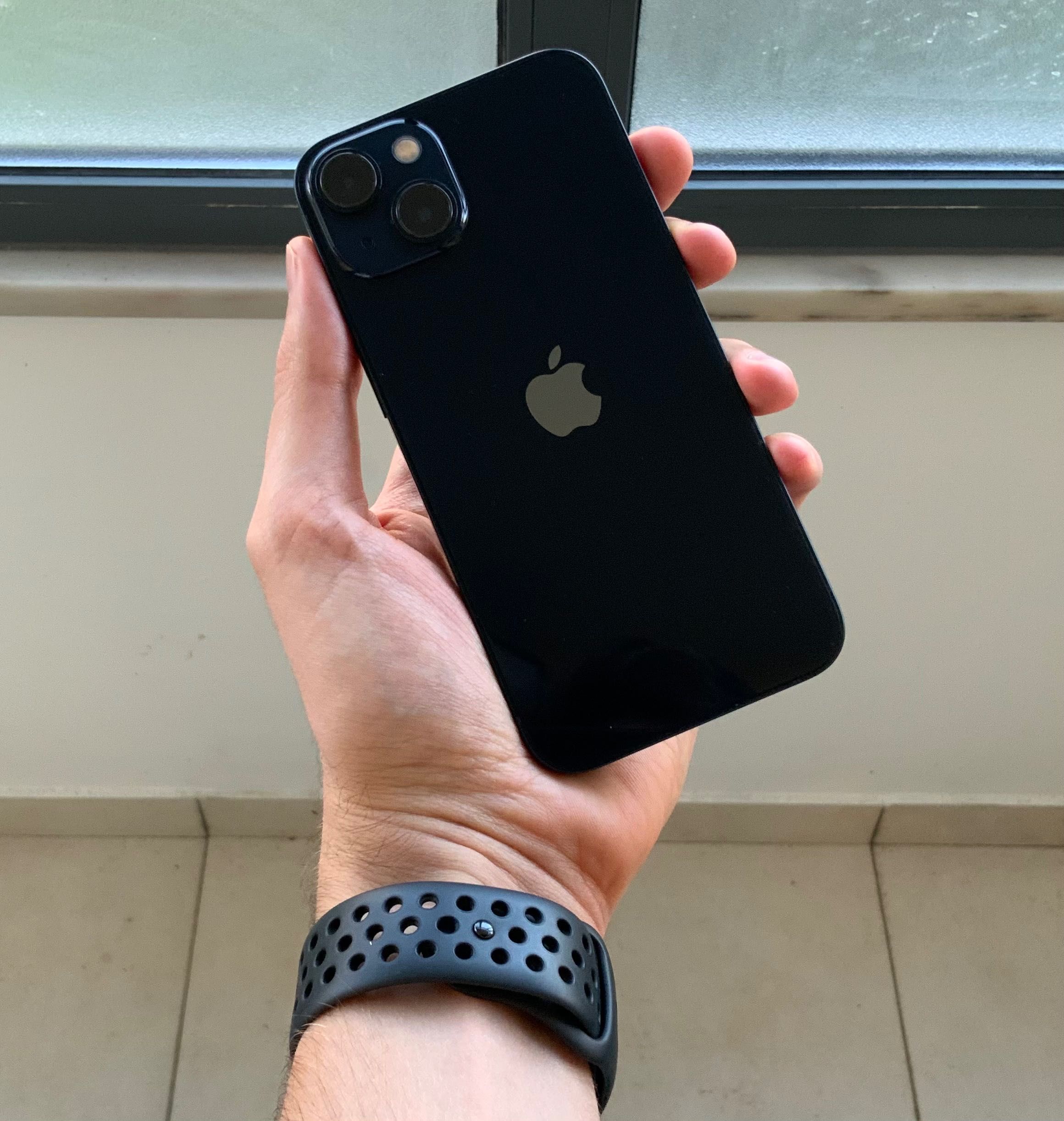 iPhone 13 128gb Midnight + Capas Spigen Novas