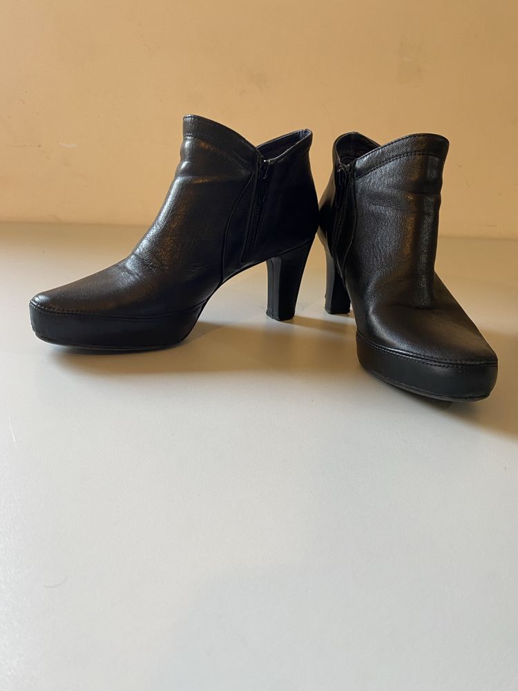 Botas pretas senhora