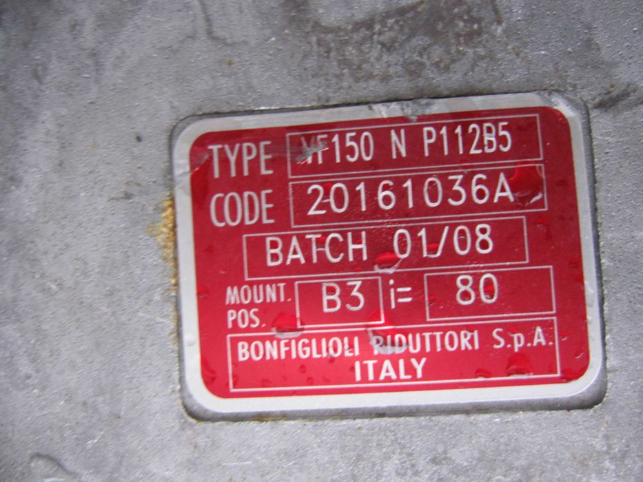 Przekładnia ślimakowa kątowa motoreduktor vf150