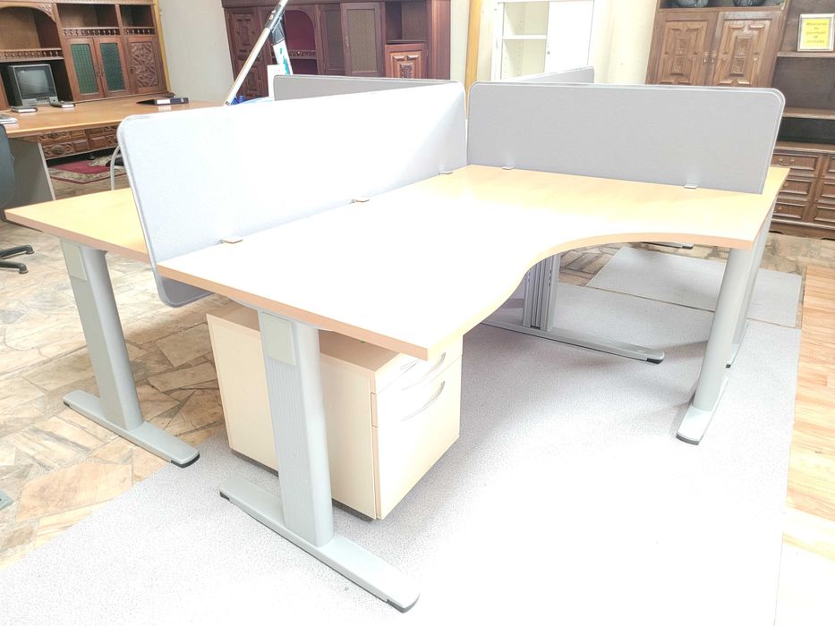 Ilha para 4 postos de trabalho - Quatro secretárias de canto - Muito