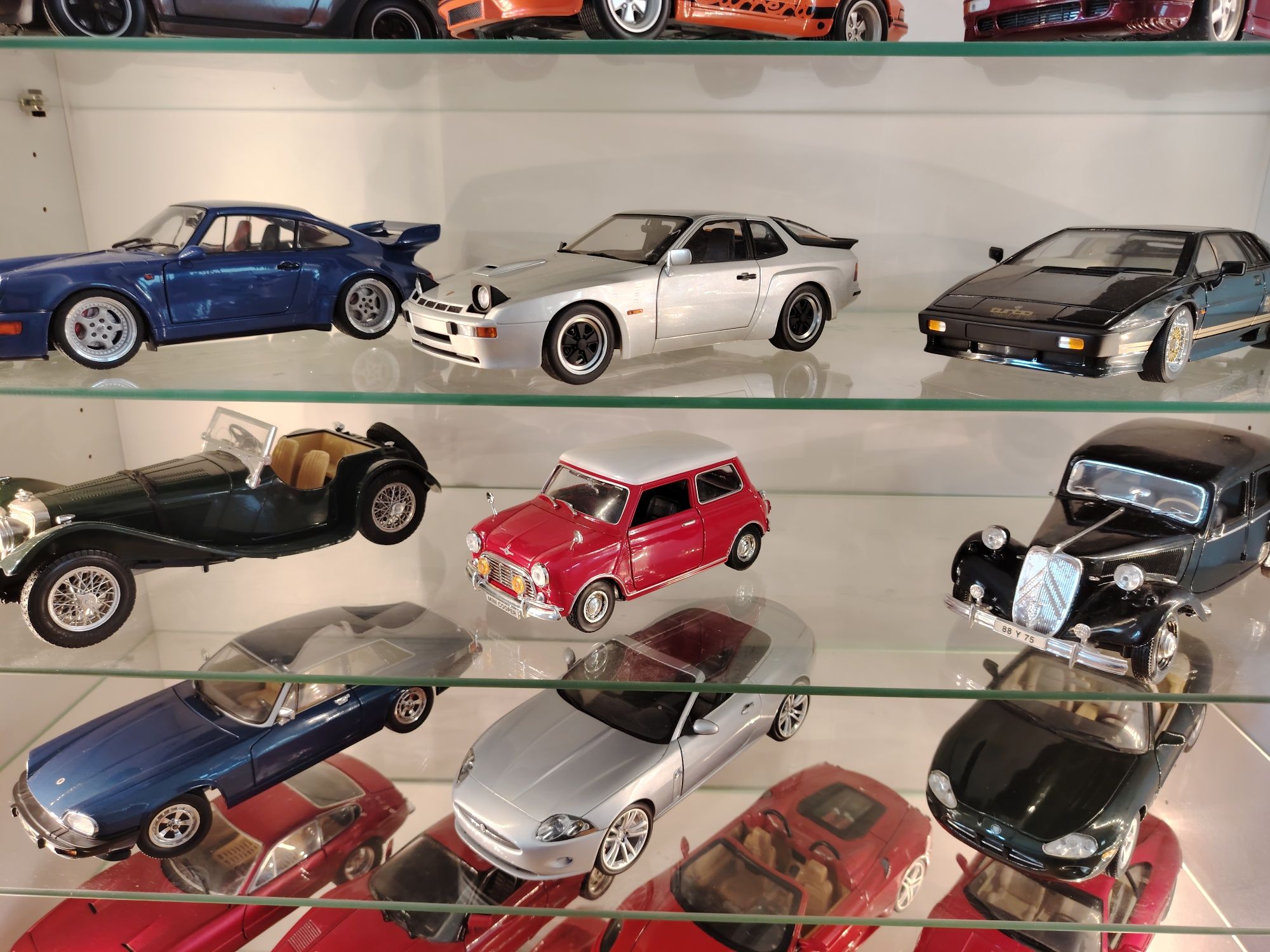 Lote de miniaturas 1/18 (Ferrari, Mercedes, BMW, Jaguar, Porsche, etc)
