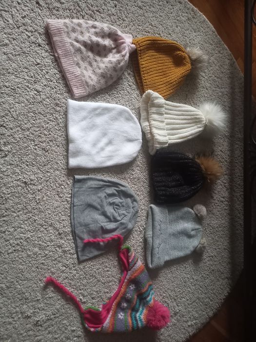 шапки ,шапочки для дівчинки