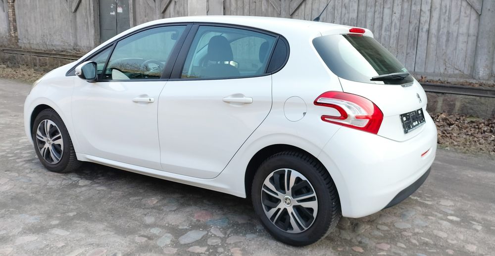 Peugeot 208 1,4 benzyna 2012r led