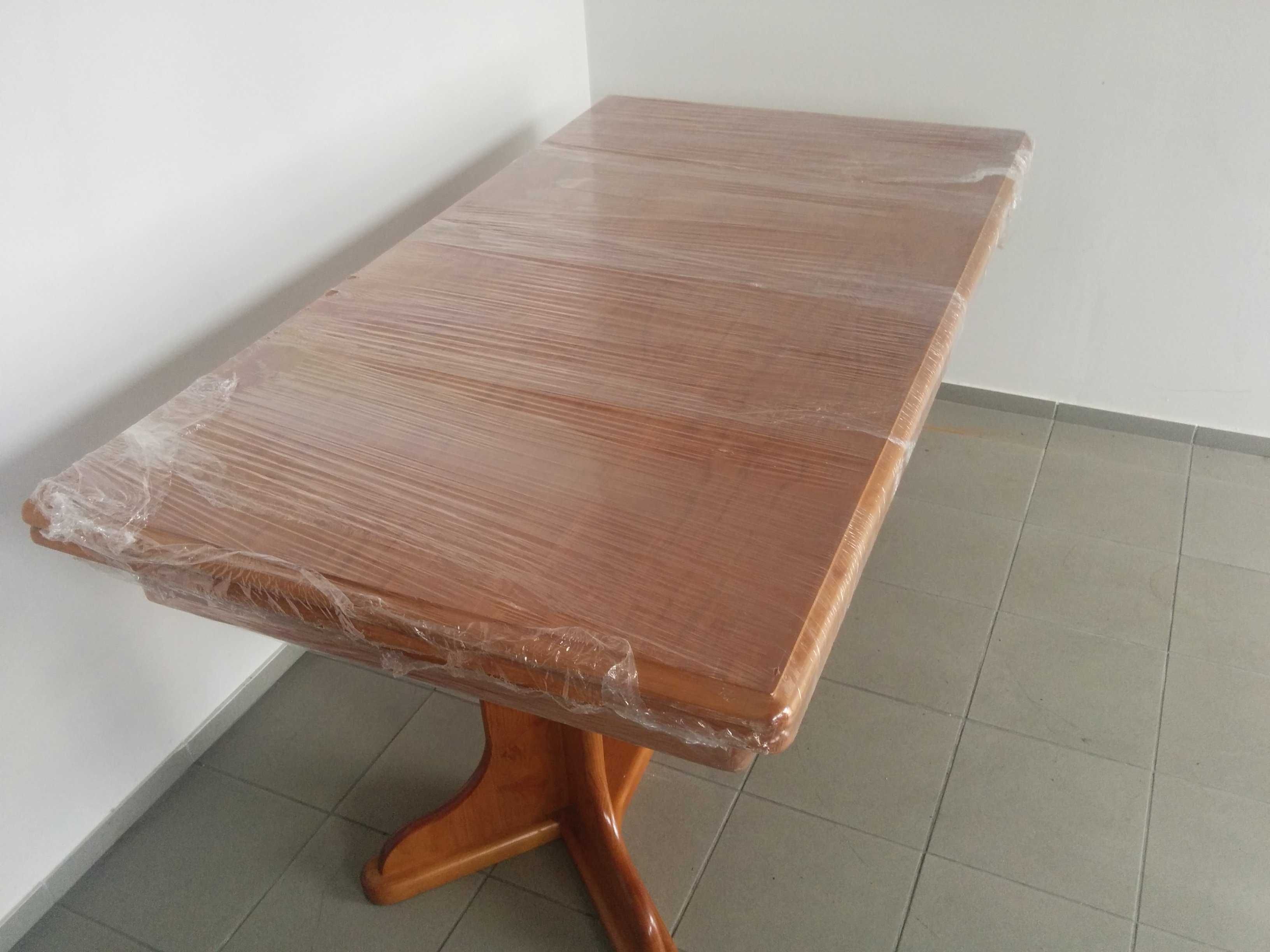 Mesa de Madeira Maciça extensível  + 6 cadeiras