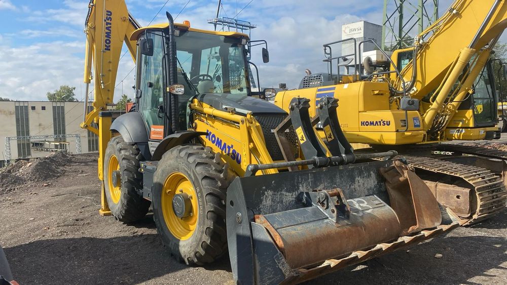 Komatsu WB93S  Komatsu WB93S + komplet łyżek - Pierwszy właściciel 455 mtg