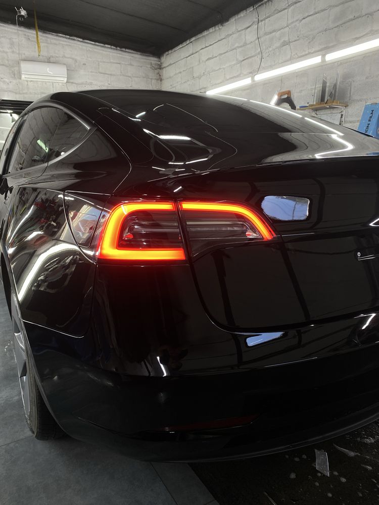 Tesla Model 3 2023 року Rest