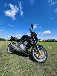 Kawasaki ER6n z kobiecych rąk