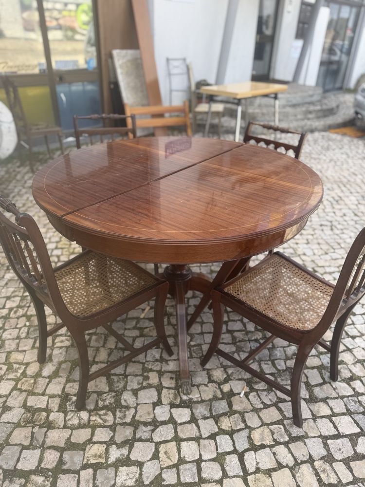 Mesa e 4 cadeiras estilo ingles
