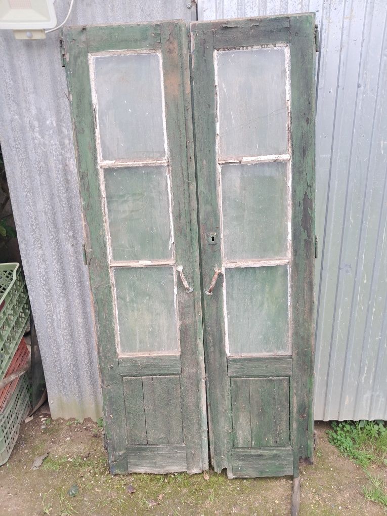 Portas em madeira.