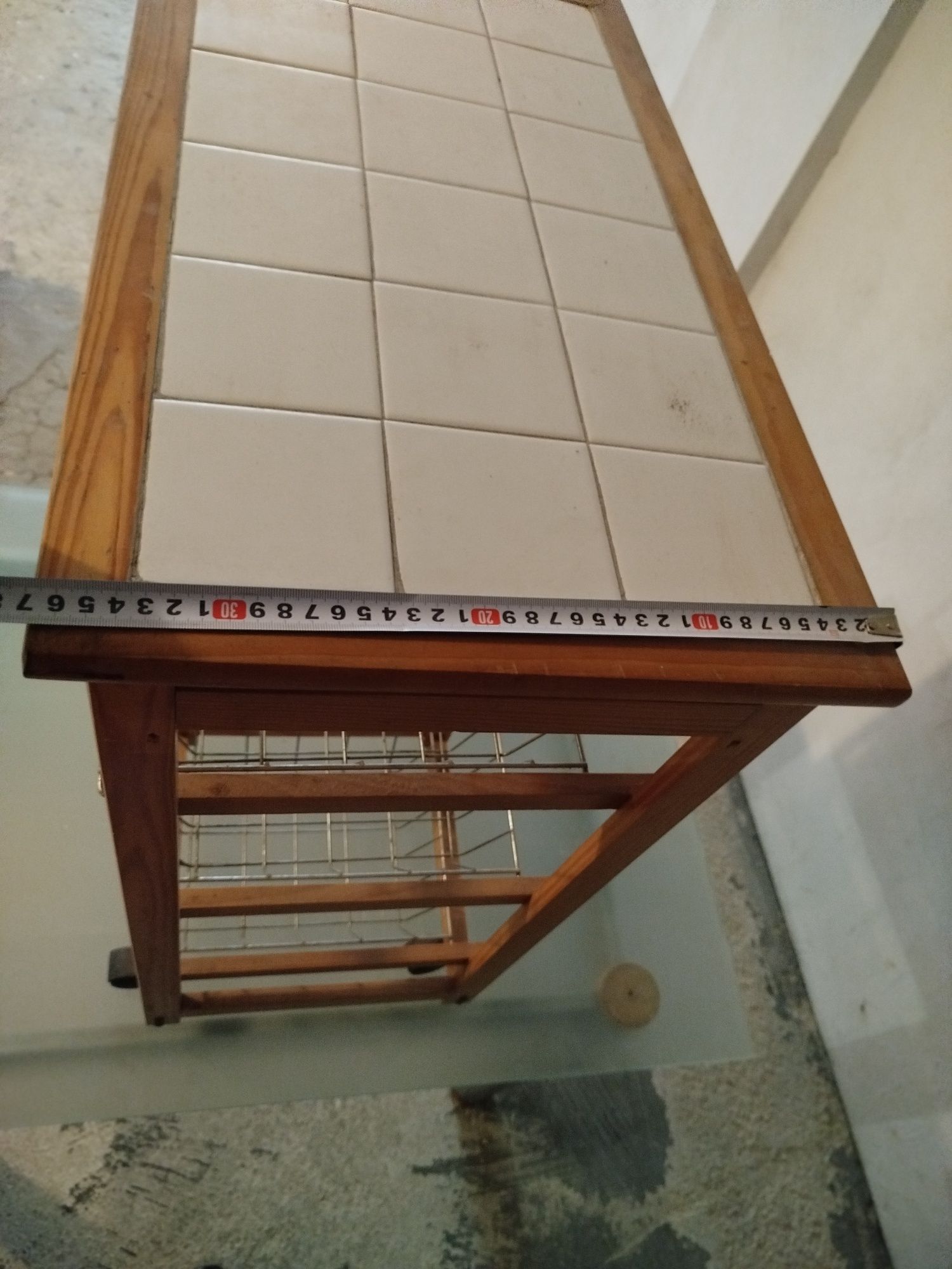 Mesa apoio madeira e cerâmica