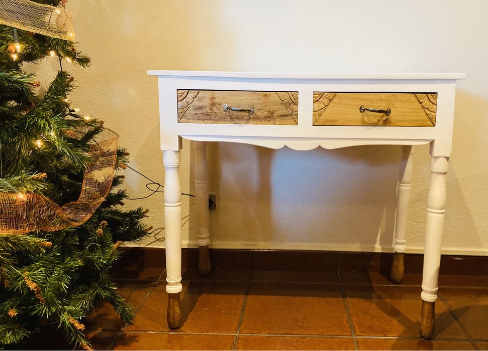 Mesa de apoio antiga reciclada