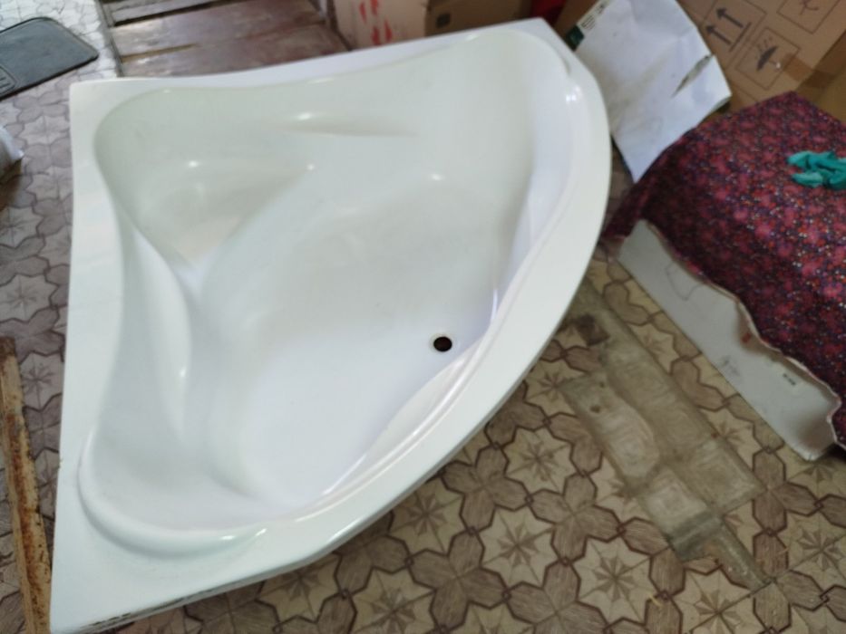 Продам кутову ванну
