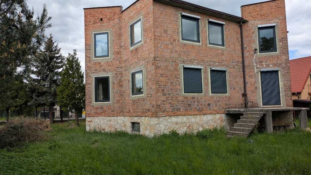 Sprzedam dom wolnostojący, bardzo dobra lokalizacja.