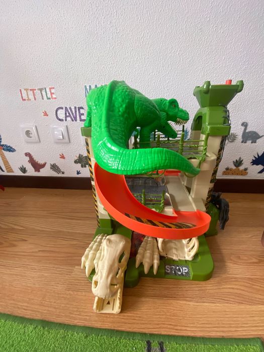 Pista de carros dinossauro