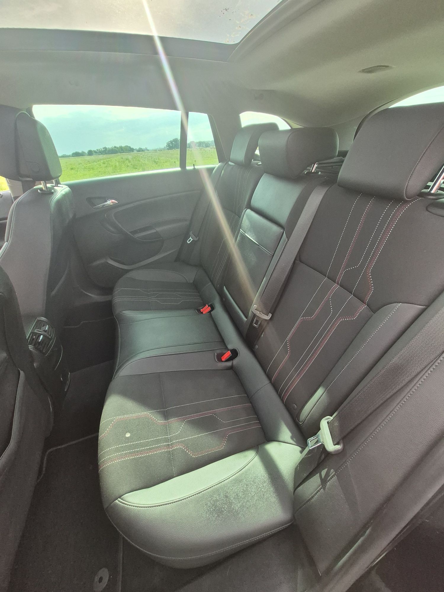 Sprzedam samochód osobowy opel insignia
