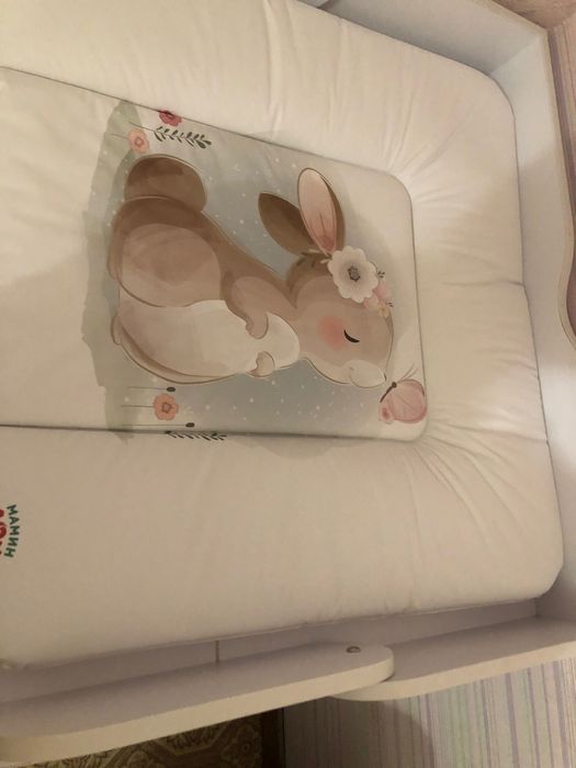 Пеленальный комод белый на 4 ящика без ручек на телескопах