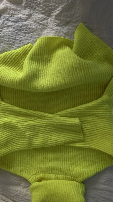 Светр Zara обʼємний. Яскравий. Розмір L