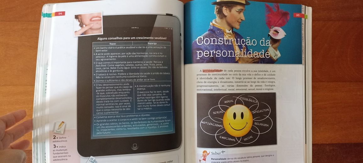 Manual de Educação Moral e Religiosa 7ano " Quero saber"